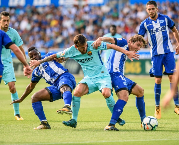 Liga: Alaves-Barcellona 0-2, ci pensa Messi
