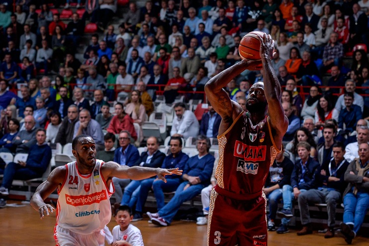Johnson piega Varese, Venezia vince e convince