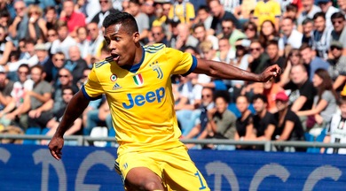 Alex Sandro, penna in mano: pronta la firma da top player con la Juventus