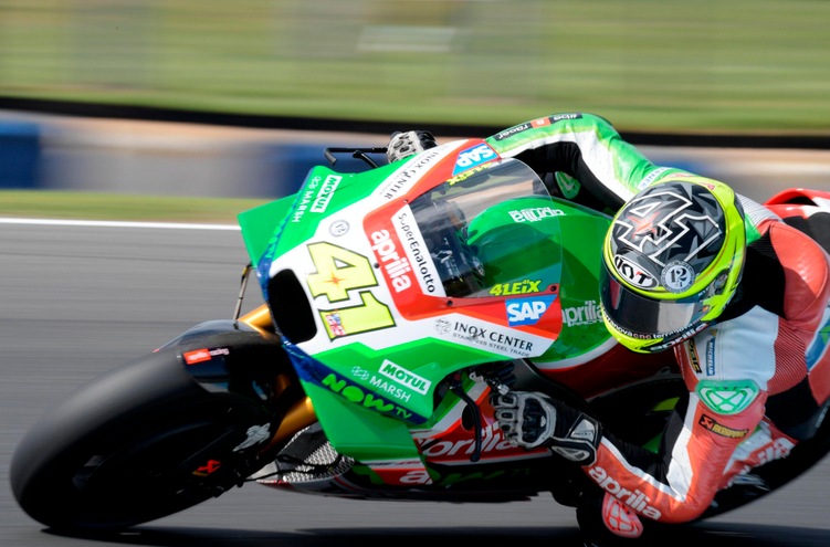 MotoGp, Espargaró in pista a Valencia