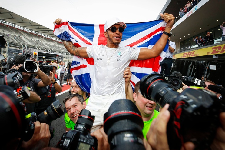 F1, Hamilton campione: festa fino all'alba