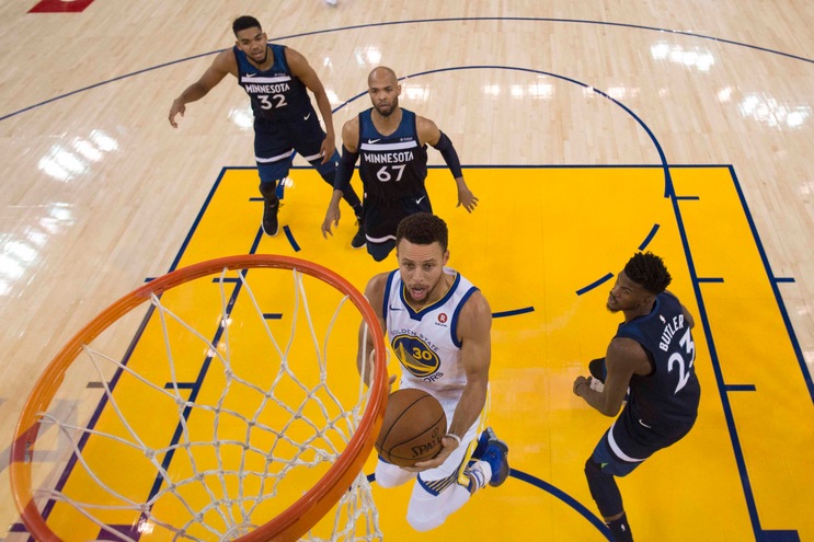 Curry doma Minnesota, Irving trascina i Celtics