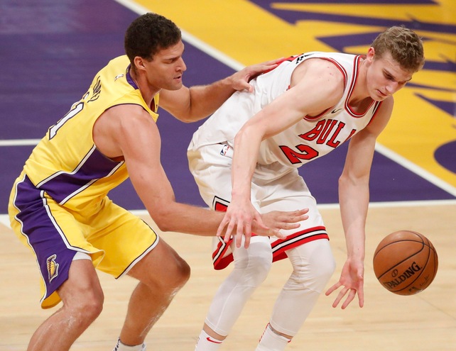 NBA, i Lakers battono i Bulls in rimonta