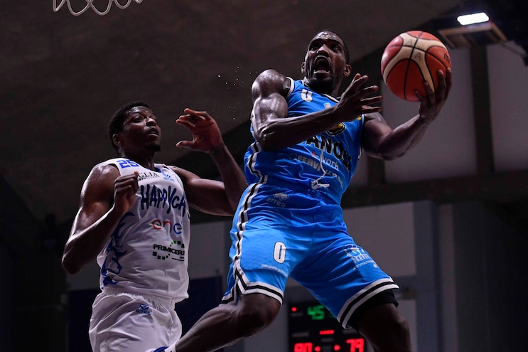 Johnson-Odom regola Brindisi, vince Cremona