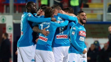 Crotone-Napoli 0-1: basta Hamsik, Sarri campione d'inverno