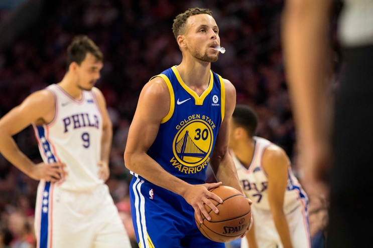 NBA, Curry torna in campo contro Memphis
