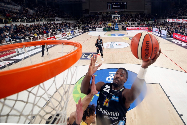 Trento affossa Torino. Reggio supera Cantù