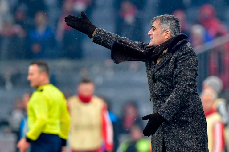 Fenerbahce-Besiktas sospesa per incidenti, Gunes in ospedale