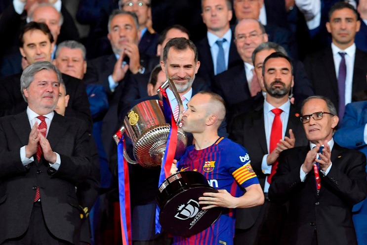 Iniesta mai Pallone d’Oro. France Football: «Perdonaci»