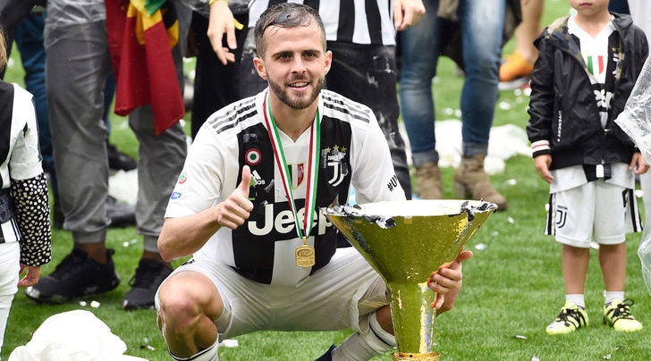 Pjanic, l’agente: «Lusingati dall’interesse del Barcellona»