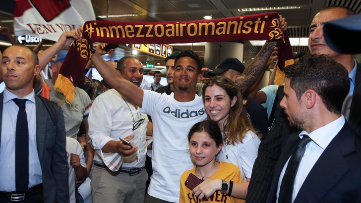 Calciomercato Roma, ufficiale l'ingaggio di Justin Kluivert