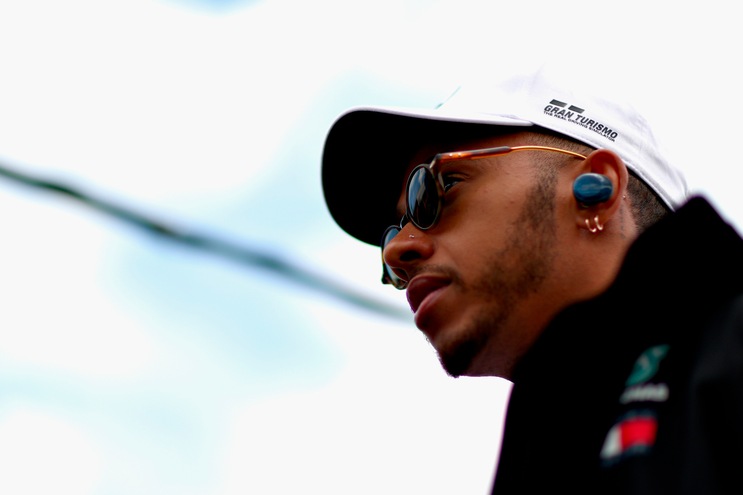 F1 Francia, a metà gara Hamilton è primo