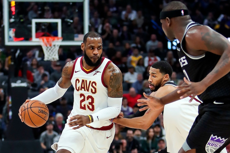NBA, James esce dal contratto con i Cavaliers