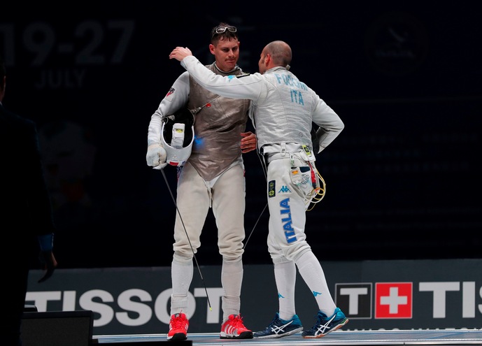 Mondiali scherma, l'Italia vince l'oro nel fioretto a squadre maschile Mondiali scherma, l'Italia vince l'oro nel fioretto a squadre maschile