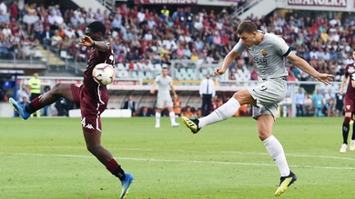 Super Dzeko punisce un buon Torino. Furia Mazzarri, Roma va