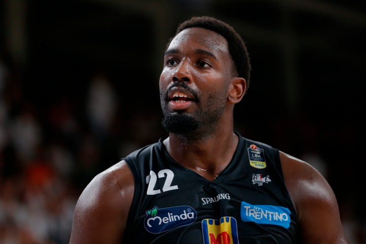 Trento, si ferma Dustin Hogue