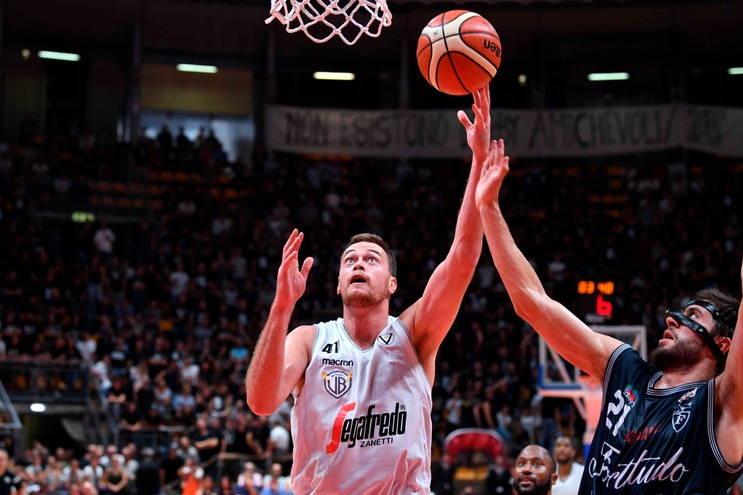 Virtus Bologna, guai fisici per Qvale