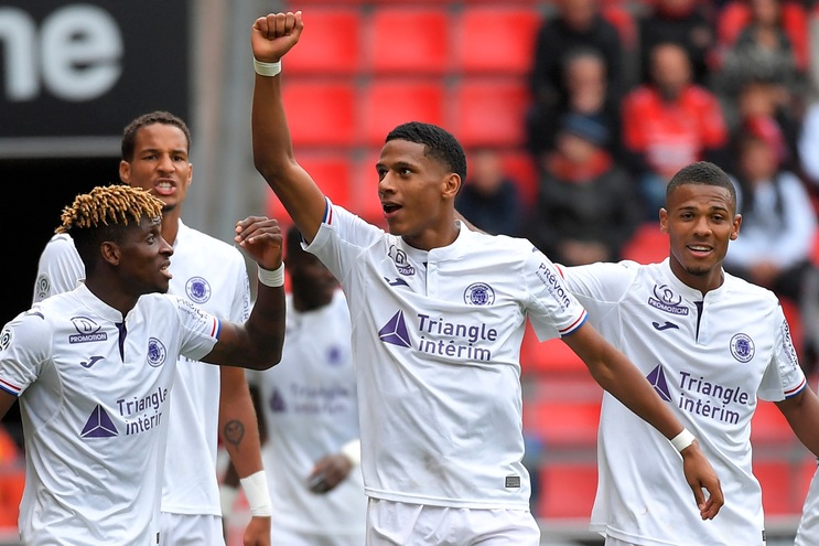 Todibo, il Napoli lancia un'altra sfida alla Juve