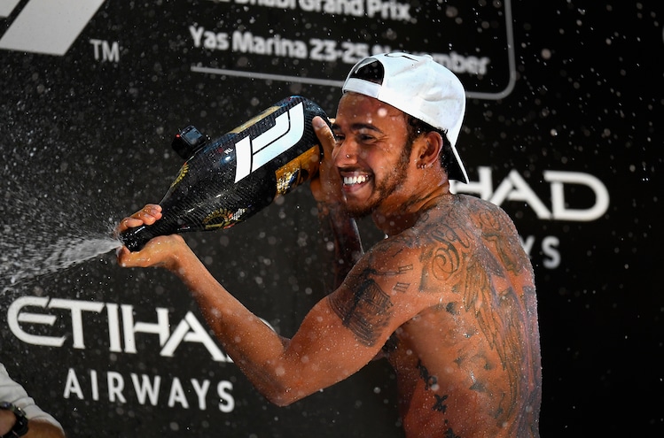 F1, Abu Dhabi: Hamilton vince davanti a Vettel