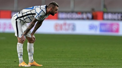 L’Inter perde di nuovo Brozovic: “Debolmente positivo al Coronavirus”