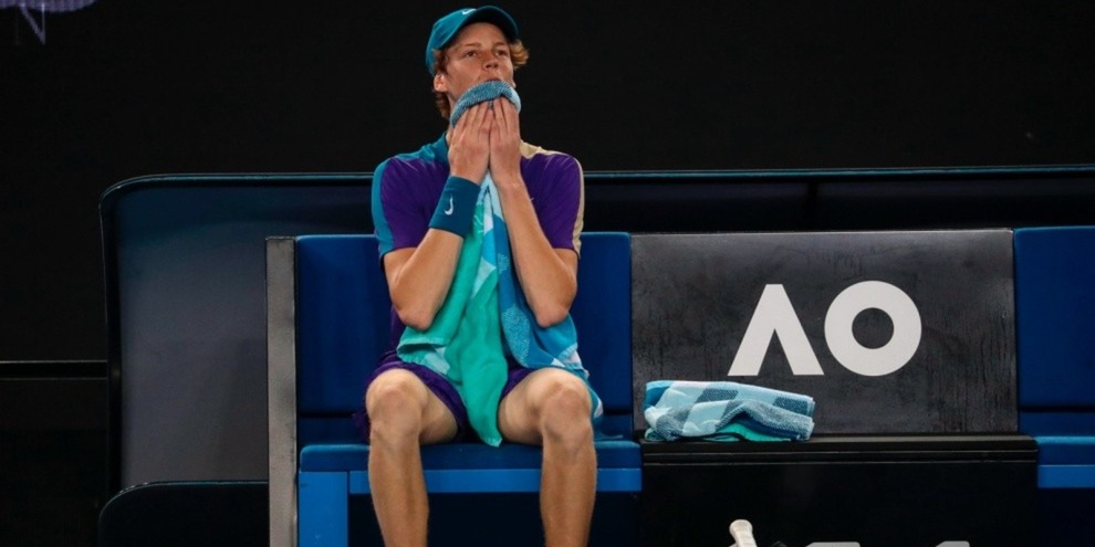 Sinner ko al primo turno dell'Australian Open: avanti Shapovalov