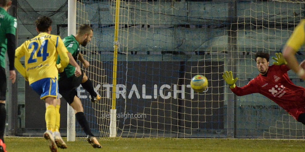 Fermana, scambio Iotti-Moschin con la Pro Vercelli