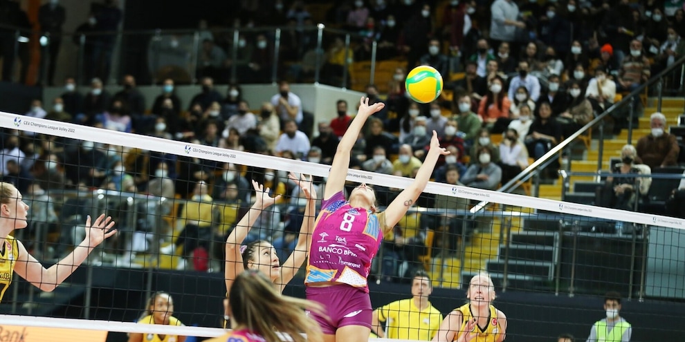 Una bella Monza cede al VakifBank