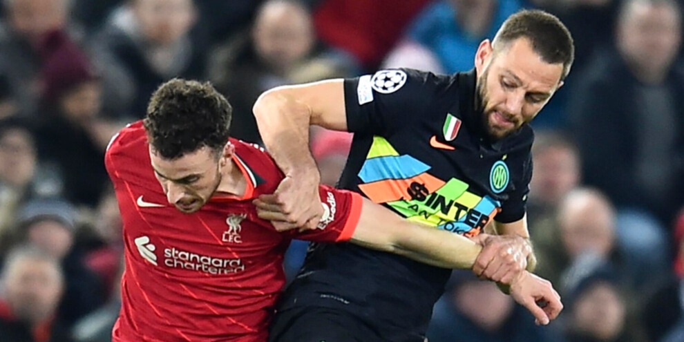 Inter, infortunio De Vrij: distrazione muscolare alla gamba sinistra