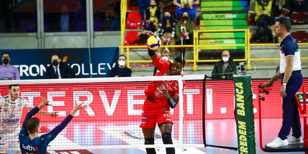 Civitanova lascia un set ma poi doma Verona