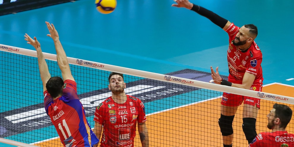Civitanova si impone in Gara 2 e vola in semifinale