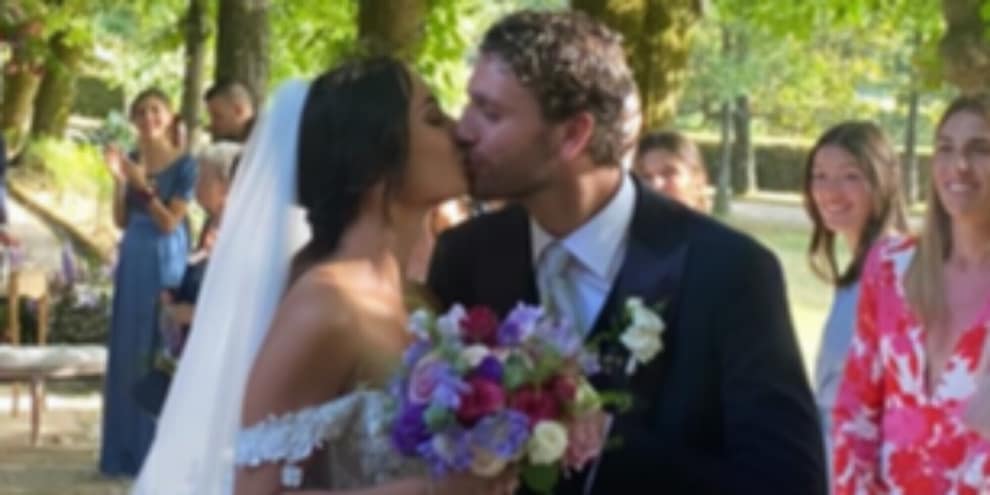 Juve: Locatelli sposa la sua signora e si commuove. Pianti di gioia per il bianconero