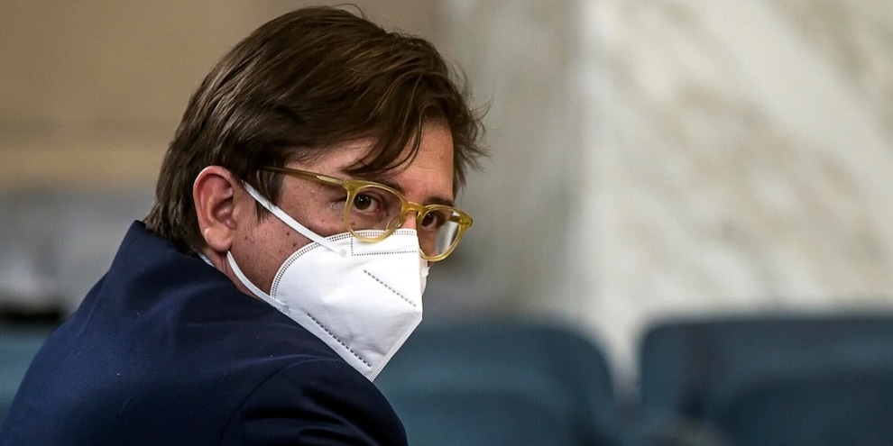 Covid in Italia, Sileri: "Bisogna vaccinarsi subito"