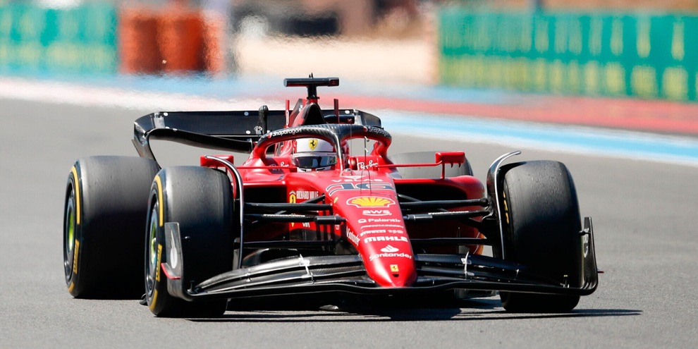 F1, Gp Francia: Leclerc sbatte contro le barriere e si ritira mentre era in testa