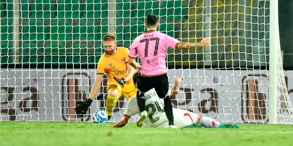 Serie B, il pronostico dell'anticipo Bari-Palermo