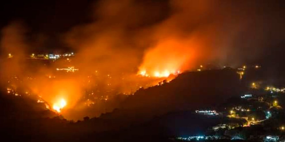 Incendi in Sicilia, dopo Pantelleria brucia anche Lipari