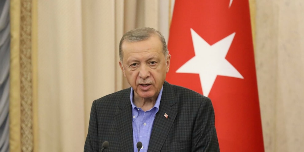 Attentato a Federcalcio turca, Erdogan telefona al vicepresidente