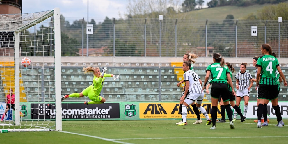 Juve Women, 1-1 col Sassuolo: Philtjens risponde a Girelli, rosso a Cernoia