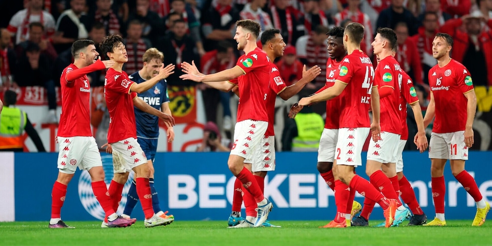 Bundesliga, il Magonza vola: manita al Colonia