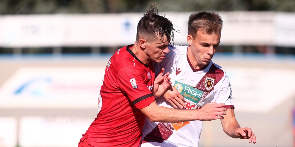 Pronostico Carrarese-Reggiana, occhio ai cartellini rossi