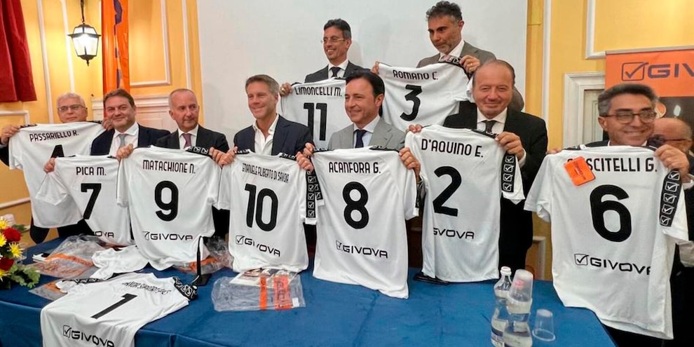 Emanuele Filiberto, un Savoia compra il Savoia: "Tre anni e siamo in C. Poi la B"