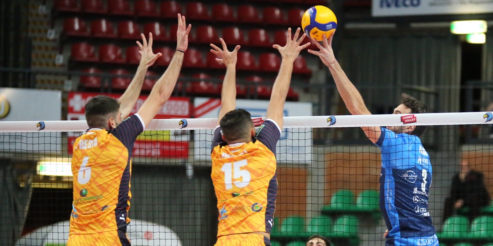 Bergamo stacca Vibo, Cuneo ferma Castellana