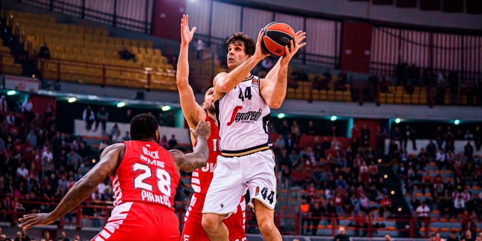 Eurolega, l'Olympiakos domina Virtus Bologna 117-71