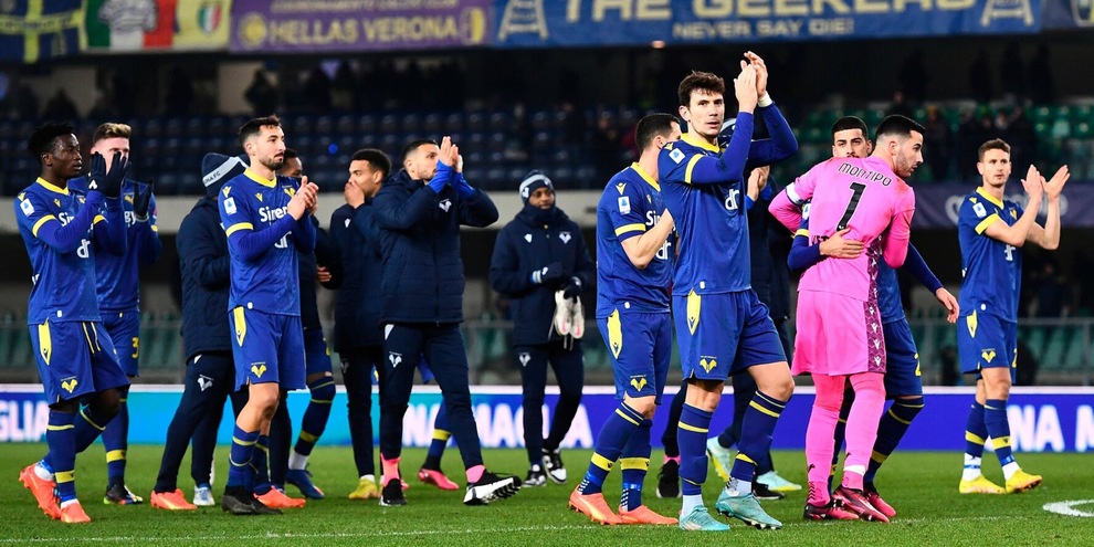 Verona-Lazio 1-1: Sarri resta dietro a Mourinho