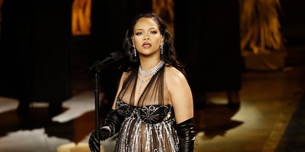 Rihanna, irruzione in casa: costretta a chiamare la polizia