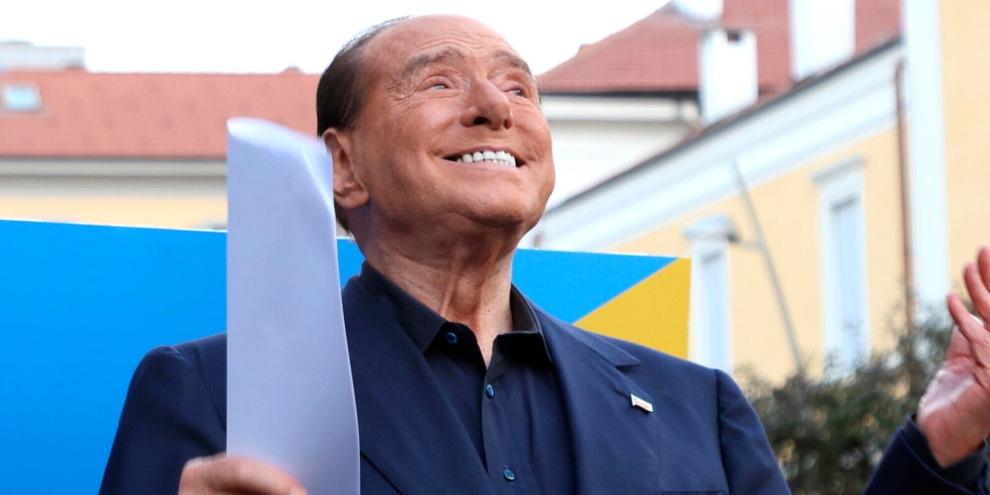 Berlusconi continua a migliorare: lasciata la terapia intensiva