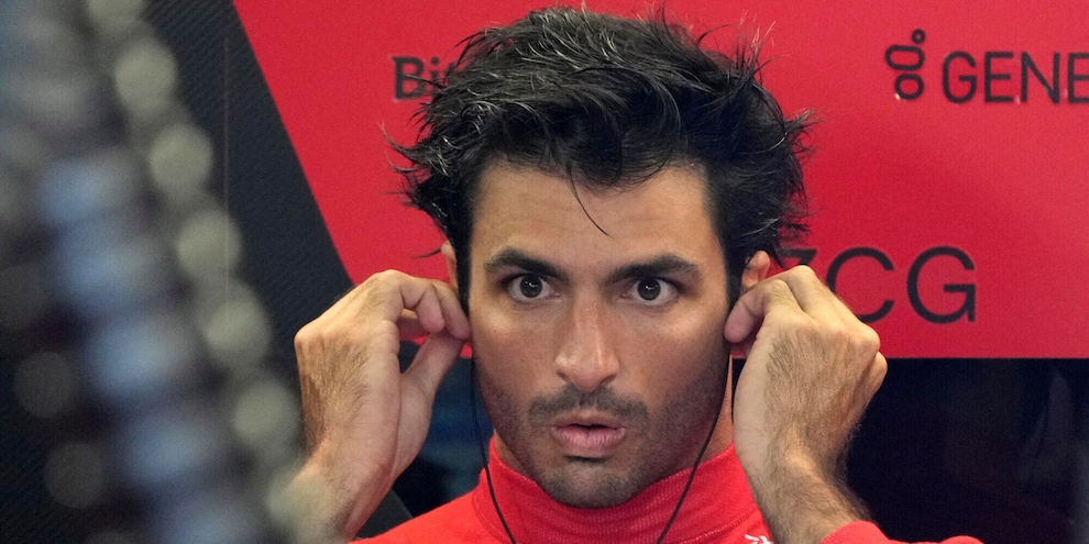 Sainz, clamoroso Ferrari: non corre in Qatar, il motivo
