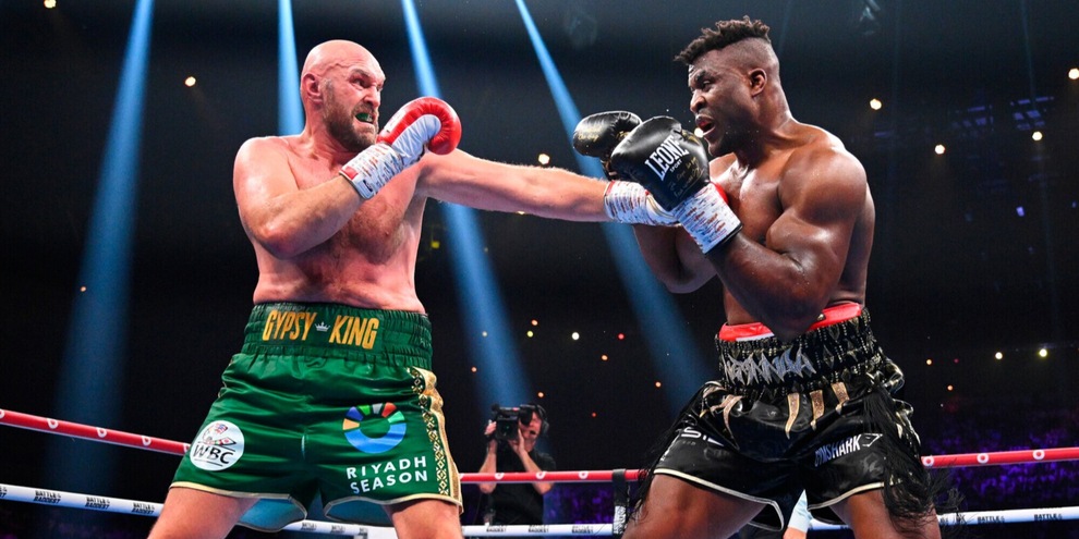 Fury batte Ngannou ai punti a Riad ma va al tappeto al terzo round