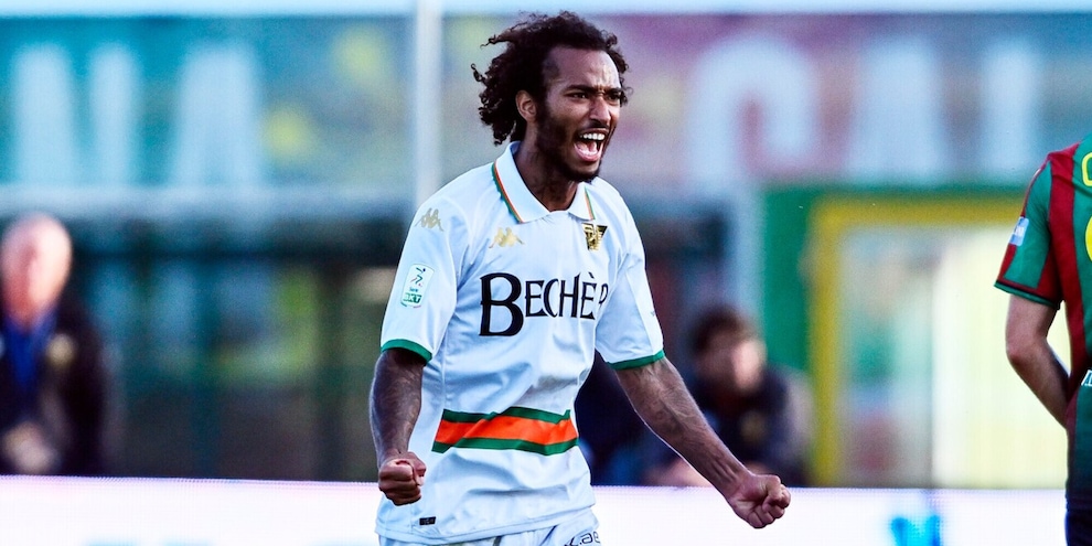 Venezia, colpo da secondo posto. Il Modena fa festa con Bozhanaj: Bianco è 3°