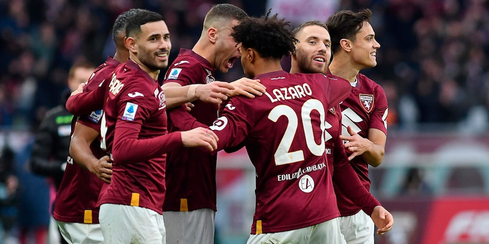 Il Torino è uno spettacolo, tris al Napoli: Sanabria, Vlasic e Buongiorno