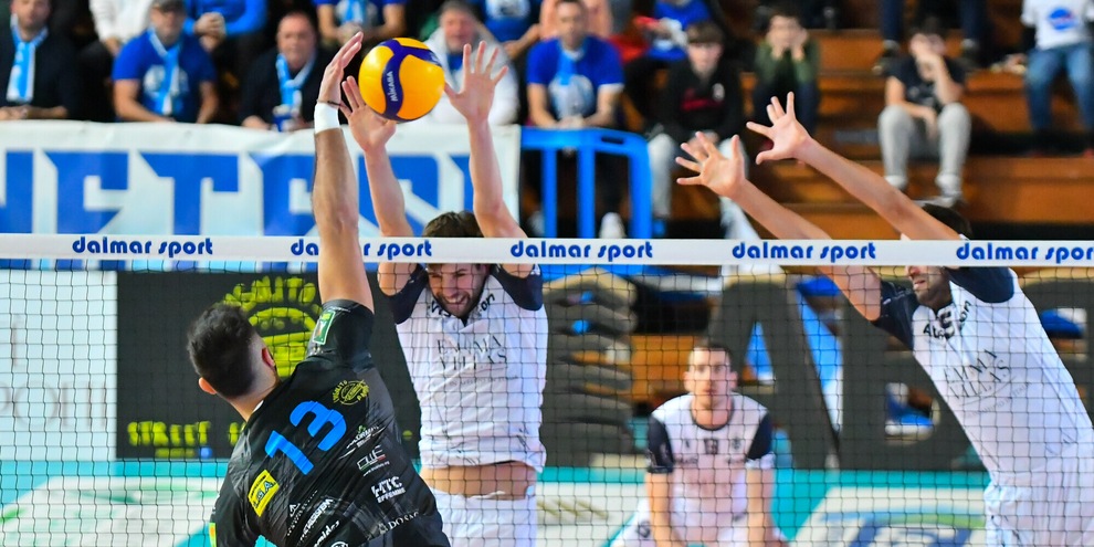 Siena espugna Pineto in tre set